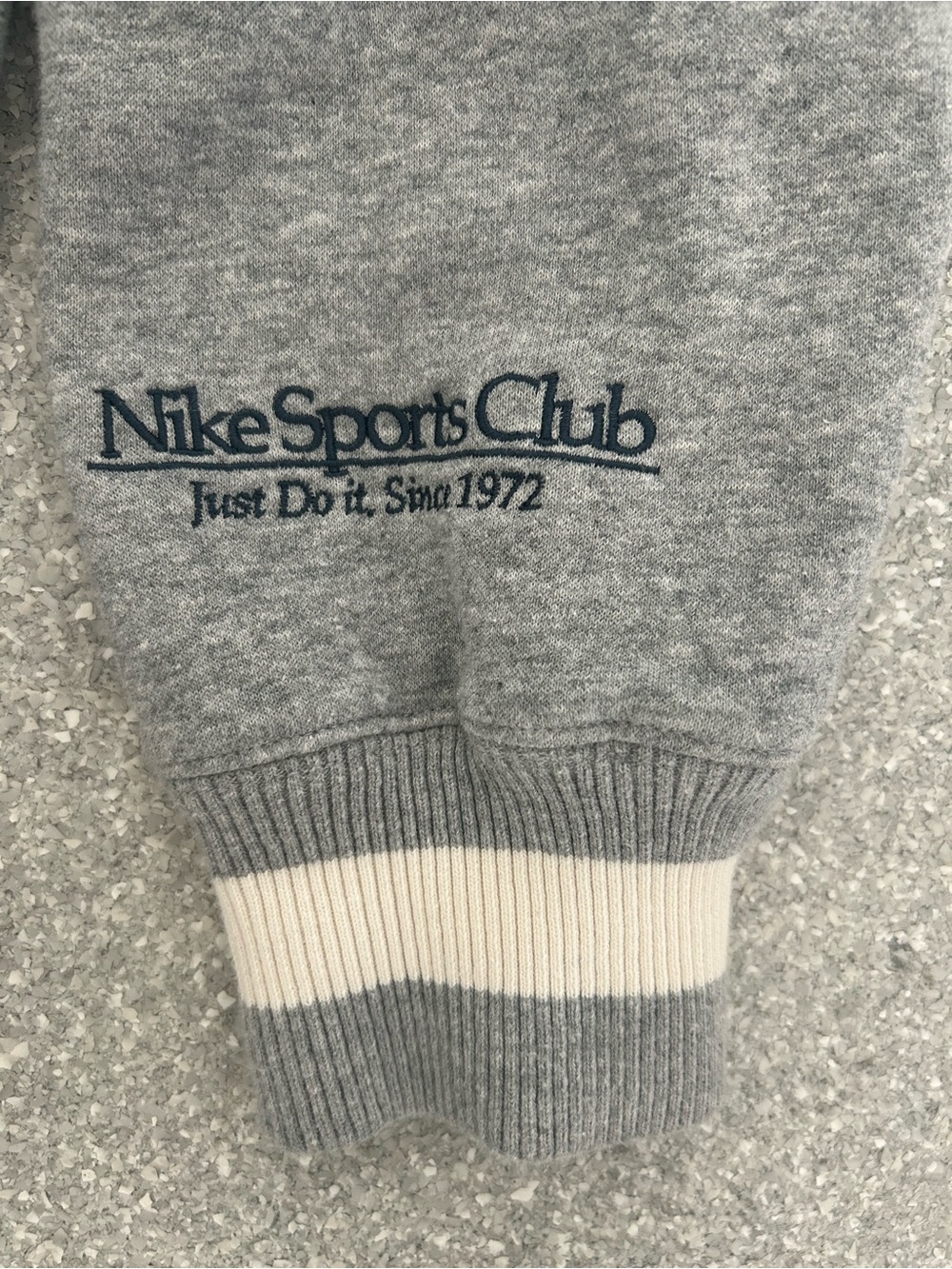 NWOT Nike Women’s Sportswear Phoenix Fleece Heritage Grey Sweatshirt Size S - Picture 3 of 6